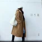 Yuko Araki Instagram - たまにスキニーを履く。身体の変化に気づくために。 私服🐻 coat : @maxmara knit : @nknit_official denim : @rollasjeans boots : @pippichic_official hat : @ca4la_official #fashion #ootd #私服 #pr