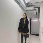 Yuko Araki Instagram - 私服♡ jacket : @sacaiofficial dress : @storieshongkong knit : @storieshongkong boots : @dior bag : @dior #fashion #ootd #dior #pr