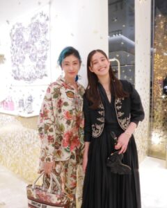 Yuko Araki Instagram - 久しぶりに優お姉さまにも会えて写真を撮っていただきました☺️♡ @dior #DiorCruise #ディオール #ディオールホリデーポップアップ #ディオールファインジュエリー #supportedbydior