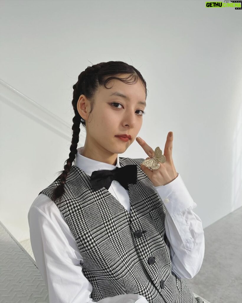 Yuko Araki Instagram - @ellejapan @dior Photo @teruohorikoshi styling @shinosuganuma hair @koichi_nishimura_ makeup @masayo.tsuda_makeup editor @atsukobayashi ディオール2024年クルーズコレクション