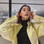 Yuko Araki Instagram - 秋めいてきた　私服♡ "あらきあるき"新エピソードが追加されています♡ ぜひチェックしてください☺️ tops : @todayful_ shirt : @amiparis denim : @driesvannoten shoes : @sacaiofficial bag : @dior earring : @lohmejewelry #fashion #PR #ootd #私服