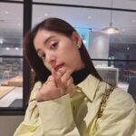 Yuko Araki Instagram – 秋めいてきた　私服♡

“あらきあるき”新エピソードが追加されています♡
ぜひチェックしてください☺️

tops : @todayful_ 
shirt : @amiparis 
denim : @driesvannoten 
shoes : @sacaiofficial 
bag : @dior 
earring : @lohmejewelry 

#fashion #PR #ootd #私服