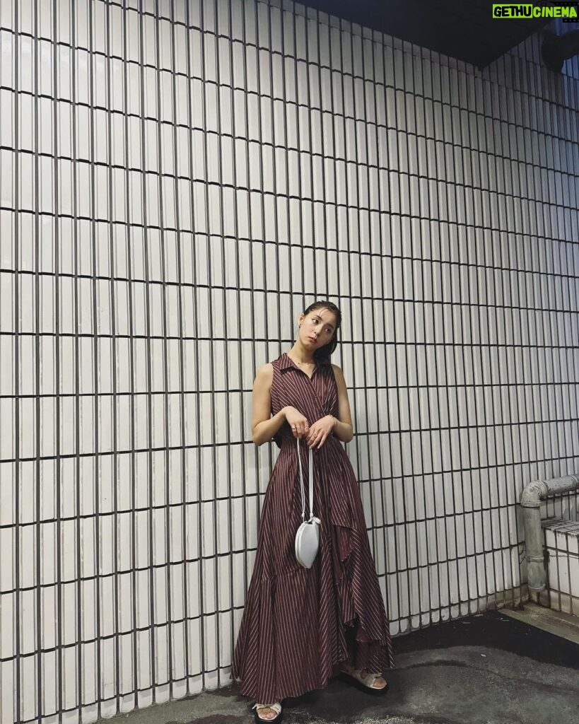 Yuko Araki Instagram - まだまだ暖かかった時の私服😳 dress : @snidel_official bag : @maisonalaia shoes : @elleme #PR #ootd #fashion