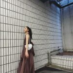 Yuko Araki Instagram - まだまだ暖かかった時の私服😳 dress : @snidel_official bag : @maisonalaia shoes : @elleme #PR #ootd #fashion