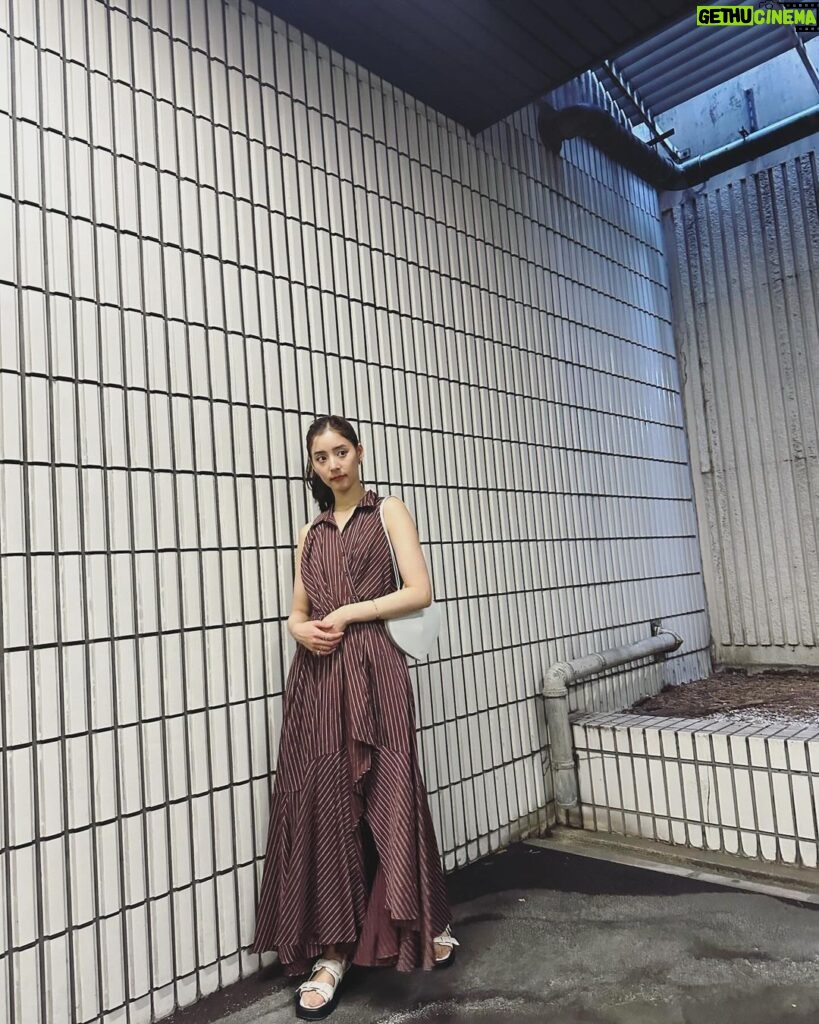 Yuko Araki Instagram - まだまだ暖かかった時の私服😳 dress : @snidel_official bag : @maisonalaia shoes : @elleme #PR #ootd #fashion