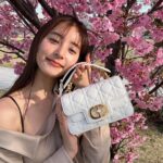 Yuko Araki Instagram - 👜🌸♡💕💓 bag : @dior tops : @rokhofficial bottom : @johnlawrencesullivan_official ring : @dior necklace : @enasoluna_official #fashion #ootd #bag #dior #sakura 🌸　 #diorjoaillerie #supportedbydior ♡