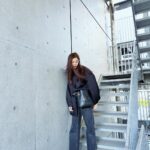 Yuko Araki Instagram - 撮影の日の私服🦦 jacket : @louren__official knit : @coel.official denim : @dior shoes : @dior bag : @dior #fashion #ootd #denim #supportedbydior ♡