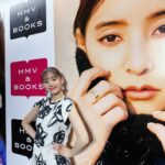 Yuko Araki Instagram - 少し遅れましたが、博多でのカレンダーお渡し会ありがとうございました☺️ 博多ではモノトーンな衣装にポニーテールでした♡ 素敵なヘアメイクに衣装をありがとう🥺♡ 久しぶりの地方でのイベントということで 私もとっても楽しみにしていたけど、 大阪でも博多でも楽しみにしてたよ、来てくれてありがとうと伝えて下さってすごく嬉しかったし、 "初めて会いに来ました☺️""honeyぶりに会いに来ました☺️""いつもたくさん元気もらってます☺️" 他にも質問してくれたり、手紙を書いてきてくれたりたくさんの想いを伝えてくれて。 親子や夫婦、家族、友達、赤ちゃんと一緒に来てくれるだけでもすごく嬉しいのに、私がとっても幸せな気持ちになったし、たくさんのパワーをもらいました。 来て下さった皆さま本当に本当にありがとう🥹💓 次の目標は地方でのファンミーティング開催です💪🏻‼︎
