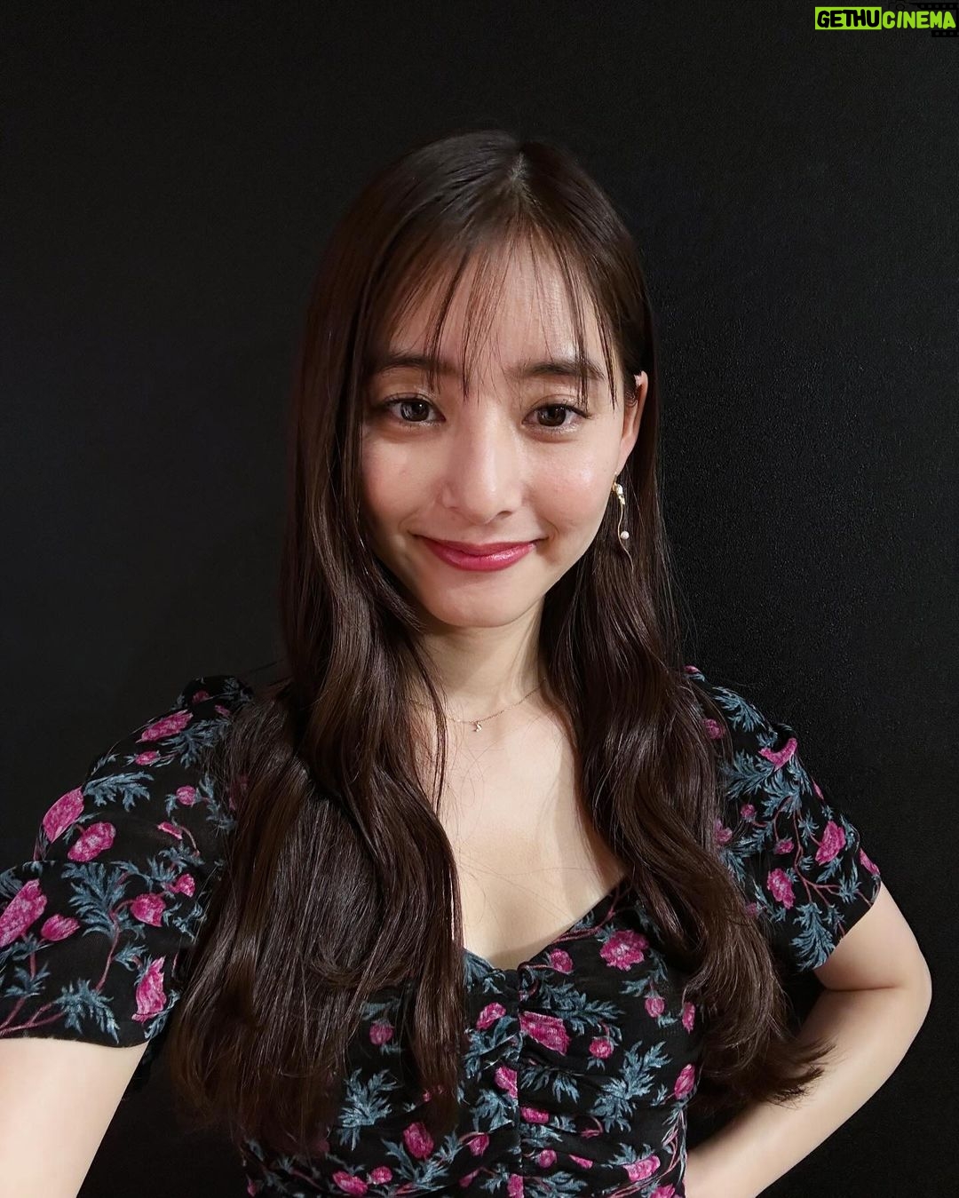 Yuko Araki Instagram - カレンダーのお渡し会ありがとうございました♡ 久しぶりに来てくれる方から初めての方もたくさん来てくださってとっても嬉しかったです🥺💓 素敵な時間をありがとうございました☺️♡ 明日は福岡です‼︎来てくださる方お楽しみにー♡ 素敵な衣装とヘアメイクありがとうございます❤️ makeup : @tomoe___nakayama styling : @nattunki dress : @fetico_official