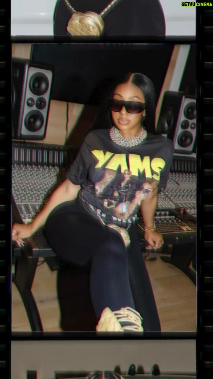 Yung Miami Instagram - YAMS tee restock just dropped! 🚀 🍠Get ‘em while they’re hot! Limited quantities available – don’t miss out! Tap the link in bio to grab yours now! #YAMSRestock #GrabEmFast” LINK IN BIO! Www.YungMiami.com 💕💕💕 #YAMS