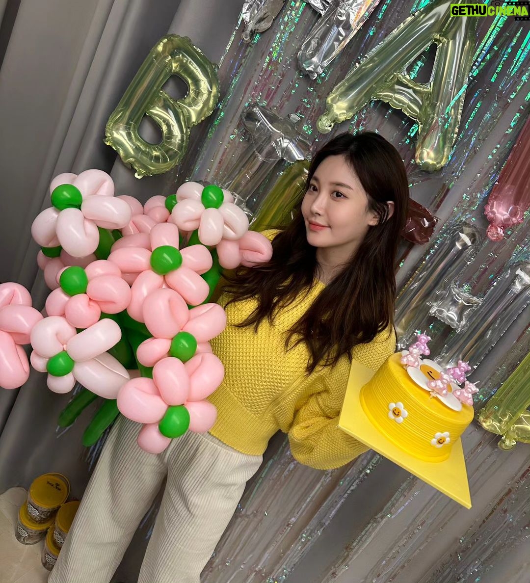 Yura Instagram - 항상 행복한 생일만들어주셔서 감사합니다♡ 더 행복합시다♡ 사랑합니다🎂🎂🎂💕