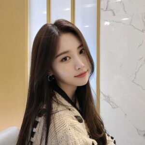 Yura Instagram - 앗 오늘 벌써 기상청 하는날이예요💙
3화본방 같아봐요옹😊