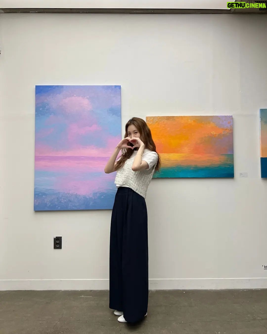 Yura Instagram - 개인전 와주신 모든분들 너무 너무 감사합니다❤️😊🙏 오늘부터 시작예요~♡ 더 열심히 하겠습니당😍🧡