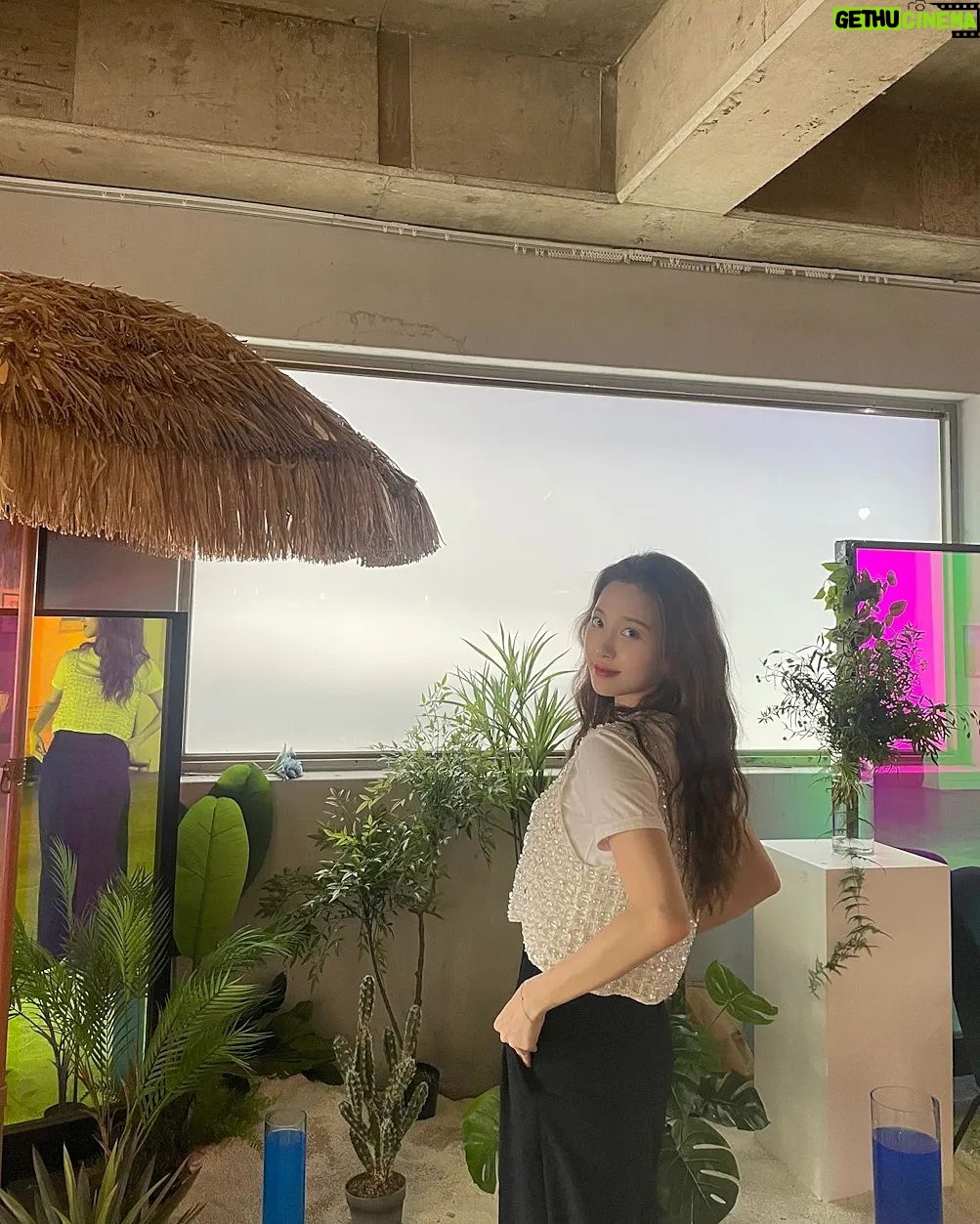 Yura Instagram - 개인전 와주신 모든분들 너무 너무 감사합니다❤️😊🙏 오늘부터 시작예요~♡ 더 열심히 하겠습니당😍🧡