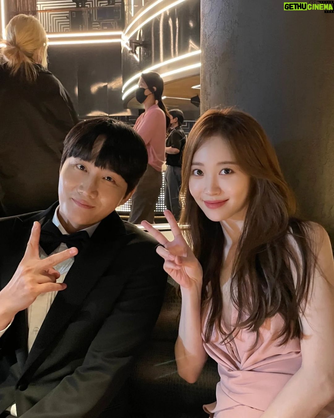 Yura Instagram - 우리 환승연애 최우수예능상 너무 너무 너무 축하해요❤❤❤ 우리 모든 스탭분들 우리 패널분들 출연자분들 너무 고생하셨습니다~~♡ 옆에서 같이 응원 할수있어서 함께 할수있어서 너무 행복했습니다❤ 울 환승연애 시즌2도 대박나요!! 환승연애 화이팅!!!😍😍❤❤💜💜