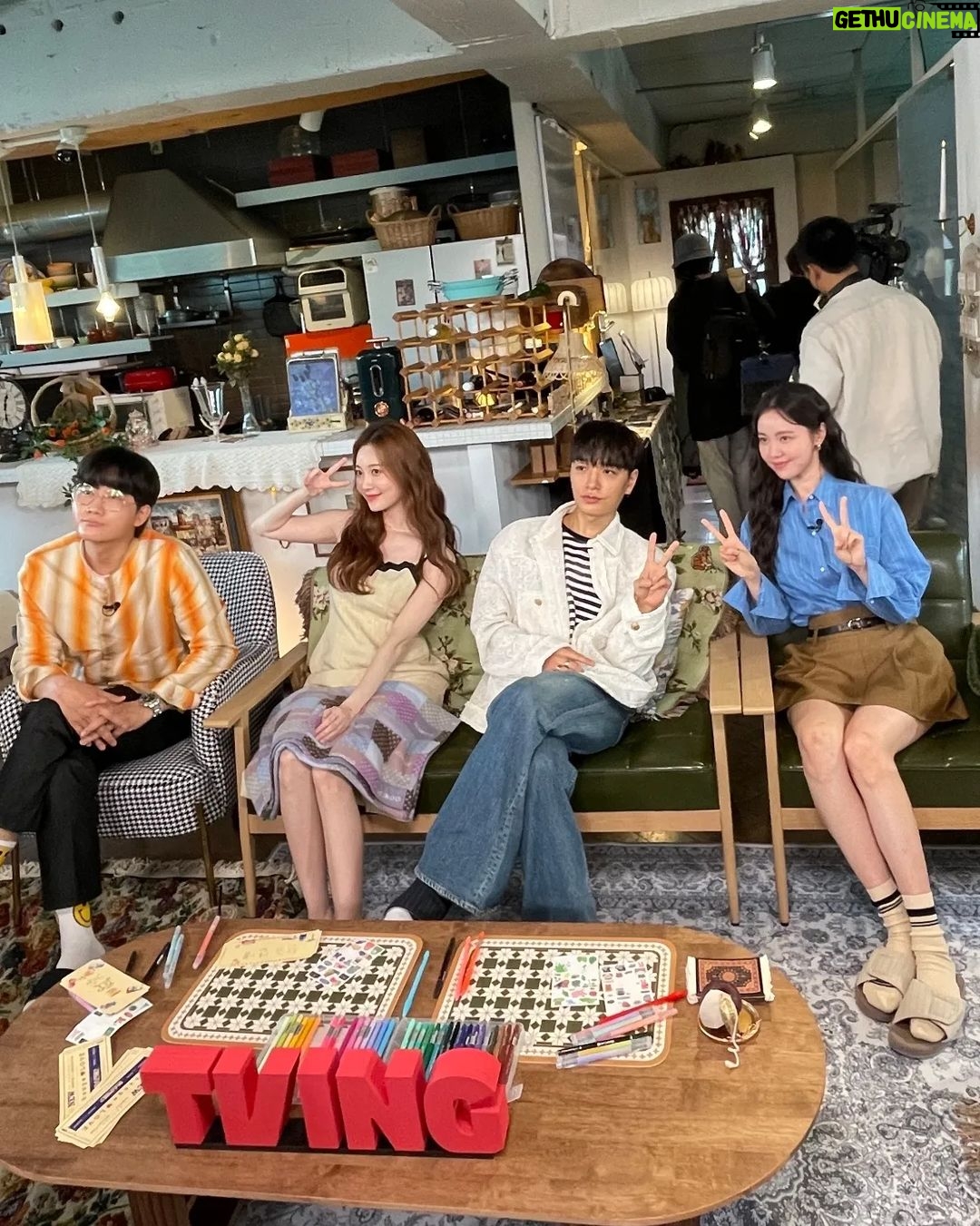 Yura Instagram - 우리 환승연애 최우수예능상 너무 너무 너무 축하해요❤❤❤ 우리 모든 스탭분들 우리 패널분들 출연자분들 너무 고생하셨습니다~~♡ 옆에서 같이 응원 할수있어서 함께 할수있어서 너무 행복했습니다❤ 울 환승연애 시즌2도 대박나요!! 환승연애 화이팅!!!😍😍❤❤💜💜