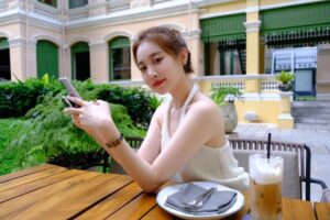 Yura Instagram - Happy Holiday in Thailand🍀