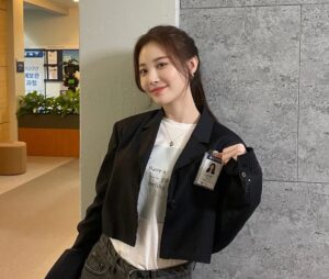 Yura Instagram - 채기자 기상청보러 가자💙