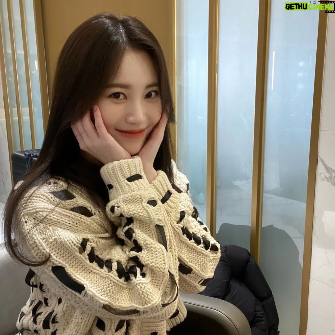 Yura - 92.5K Likes - 앗 오늘 벌써 기상청 하는날이예요💙
3화본방 같아봐요옹😊