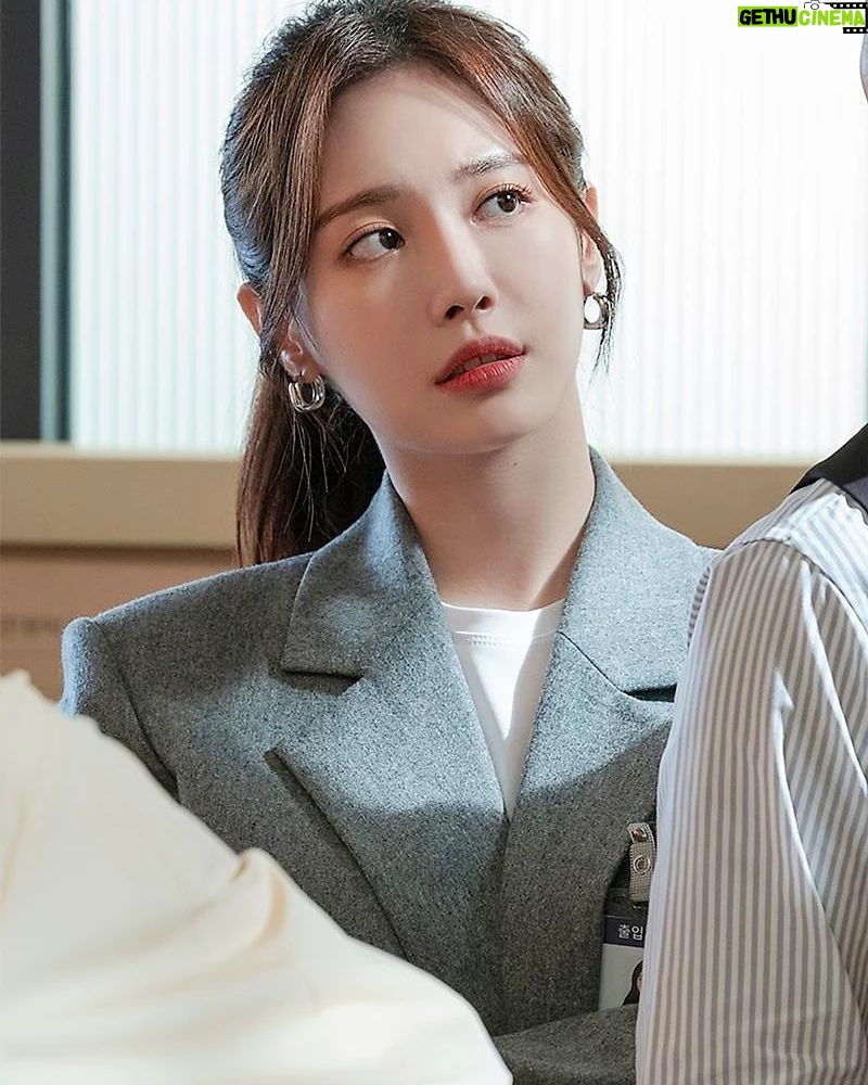 Yura Instagram - 드디어 오늘 *10시 30분*!!!!! JTBC!!!!기상청사람들 첫방!!!!!💙💙 본방사수우우우♡ 유진아 가즈앙💙💙💙