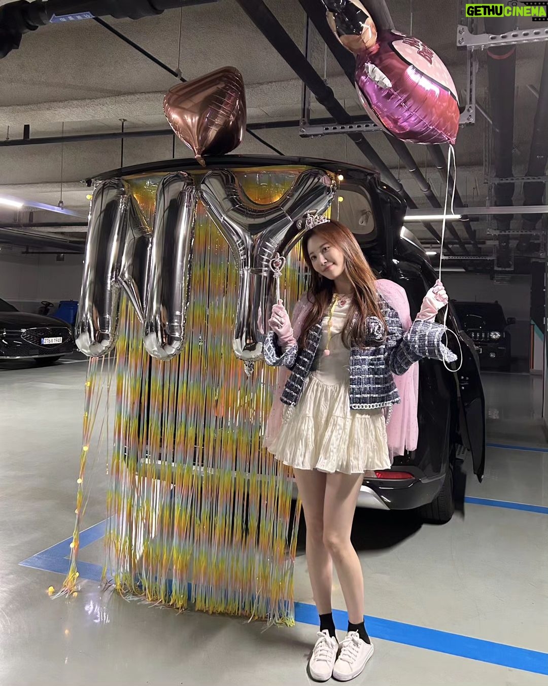 Yura Instagram - 우리 나연이.. 우리 현장.. 모두 모두 보고싶어서 어떡해요 으아앙 ㅜㅠㅠ 너무 너무 행복했습니다❤️ 자주 보러 가꾸예용!!!!!🙈❤️❤️ #이연애는불가항력 최고♡♡♡