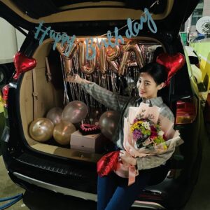 Yura Instagram - 현장에서 받아본 첫 생일 축하.. ♡
정말 이렇게 많은 분들에게 축하를 받아보고 함께 하는게 이렇게 행복한 줄 몰랐습니다...
멀리서  와준 친구들, 스탭분들 팬분들 축하 속에서 
오늘 또 한 번 저는 정말 정말 행복한사람이라고 
느꼈습니다.. 너무 감사합니다 행복을 느끼게 해주셔서... ❤