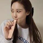 Yura Instagram - 매일 울 휴온스 콜라겐 챙겨먹고 피부가 얼마나 좋아졌는지 냠🩷 곧 보아요 휴온스🩵💙 #휴온스#탱탱엘라스틴콜라겐#살사라진 @huons_healthcare