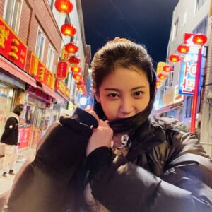 Yura Instagram - 현장에서 받아본 첫 생일 축하.. ♡
정말 이렇게 많은 분들에게 축하를 받아보고 함께 하는게 이렇게 행복한 줄 몰랐습니다...
멀리서  와준 친구들, 스탭분들 팬분들 축하 속에서 
오늘 또 한 번 저는 정말 정말 행복한사람이라고 
느꼈습니다.. 너무 감사합니다 행복을 느끼게 해주셔서... ❤