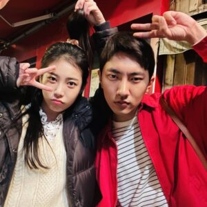 Yura Instagram - 현장에서 받아본 첫 생일 축하.. ♡
정말 이렇게 많은 분들에게 축하를 받아보고 함께 하는게 이렇게 행복한 줄 몰랐습니다...
멀리서  와준 친구들, 스탭분들 팬분들 축하 속에서 
오늘 또 한 번 저는 정말 정말 행복한사람이라고 
느꼈습니다.. 너무 감사합니다 행복을 느끼게 해주셔서... ❤