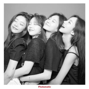 Yura Instagram - 너무 다 좋아서 겨우 골랐어요 사진😍
걸스데이 10살 축하행💕