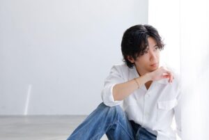 Yuta Jinguji Instagram - やっほー！
昨日の生配信とインスタライブ
ありがとね✌️
心拍数上がるくらい楽しかった！

これからアザーカット
たくさんあるから
少しずつ投稿していくね！

#洗剤のcmみたい