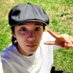 Yuta Jinguji Instagram – やっほ！
芝生って大人になると座るのに躊躇うけど
気にせず座るタイプの人です🤗
みんなは気にするー？笑

2枚目の写真はしょうが撮ってくれました笑
なんかモザイクみたい🫠