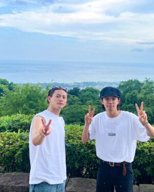 Yuta Jinguji Instagram - 初プライベート写真✌️
しょうと遊びに行ってましたー！
また遊びに行こうね！

最後に3枚目はお気に入りですが、
ここだけの話、偶然風です🤣

内緒ね🤫