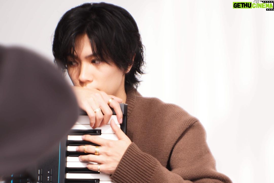 Yuta Jinguji Instagram - The Fashion Postで撮影して頂きました💍💎 私物のカメラでマネージャーさんに撮ってもらったよ📷