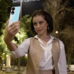 Zahra Habib Instagram - مع HONOR 90 باللون الجديد، الأزرق الطاووسي الأستثنائي 🦚 استمتعوا بكاميرا فائقة الوضوح بدقة 200MP، و شاشة امنة لحماية العينين بالإضافة الى مساحة تخزين واسعة تبلغ 19GB + 512GB.