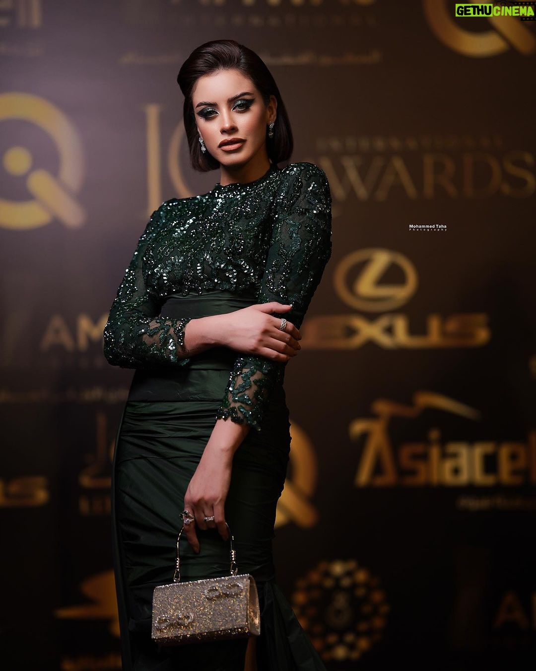 Zahra Habib Instagram - شكرا جزيلا لصاحب فكرة المهرجان للي دعانا للمهرجان للي اهتم بلوكنا بالمهرجان للي صورنا بالمهرجان للي سوا ويانه لقاء بالمهرجان شكرا لانكم خليتونا نعيش لحظات حلوة ❤️ @iraqawards @makeup_by_mema91 @aredocenter @mohammed_taha95
