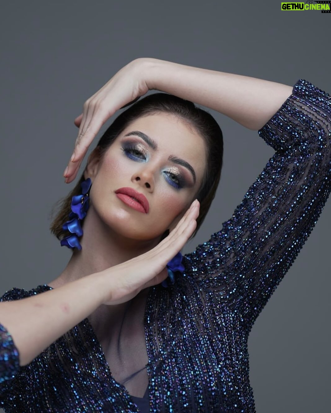 Zahra Habib - 196K Likes - اني وانتوا وحمرة باغي خاتينا ❤️
@ba_kh_ba