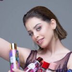 Zahra Habib Instagram - الصيف والانتعاش يحتاجله روايح طيبة …. واطيب ريحة من سبلاش لازوردي ….. @lazurdemakeup @ba_kh_ba
