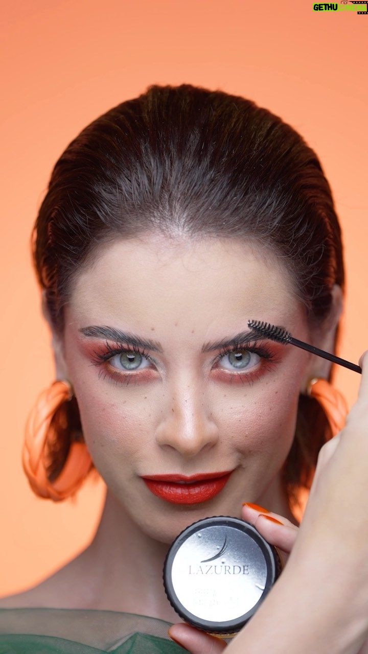 Zahra Habib - 219.1K Likes - الحواجب زينة العيون …
وجل حواجب لازوردي اجمل من يزينها…
@lazurdemakeup
@ba_kh_ba 🧡