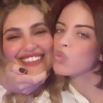 Zahra Habib Instagram - اليوم عيد ميلاد بنوته هي الأقرب لقلبي فد وحدة اول ما تعرفت عليها مدري شلون جانت هيجي متطيقني شو بعدين صرنا صديقات كلش وخوات كلش يارب اشوفج اسعد وحدة بالدنيا ام قلب طيب وحنين نيال كل الناس اللي انتي بحياتهم عيد ميلاد سعيد وعمر كله فرح وتحقيق الاماني @souhair.salah هي بس لو تعوف نكاتها احنا بخير 😂