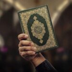 Zahra Habib Instagram - الكتب السماوية اربعة اني قارية منهن تلاثة القران الكريم عبارة عن مجموعة واسعة جدا من القصص والعبر بمرحلة معينة من قراءة الايات تبجي اكو لحظة من تقرا بيها عدد من الايات العين تدمع بلحظة معينة من حياتنا من تضيق بينه الدنيا والقهر يملى القلب نفتح القران ونقرا من نريد ندعي نفتح القران ونقرا من نطلب شي من رب العالمين ويصير من الفرحة نفتح القران ونقرا هو مو مجرد كتاب سماوي نقراه وخلص هو شي مقدس عندنا ماكو بيت مسلم مابيه قران واصلين مرحلة نحط ايات بجنطنا بسياراتنا بمكاتبنا هذا مو بس ايمان او حب لا هذا صدق احنا صادقين بحبنا لهذا الكتاب وايماننا بيه عادي انوا ناس تأذينا تعتدي علينا تسبنا وتكون عنصرية ويانه بس مو عادي احد يتقرب لهذا الكتاب هذا الكتاب ممنوع المساس بيه شكرا لكل المسلمين اللي ما همهم هذا الاعتداء وما حجوا عنه لان بسببكم فهمنه انوا احنا الاصدق بحب هذا الكتاب واحنا الاصدق بالحفاظ على قدسيته💚
