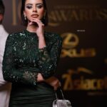 Zahra Habib Instagram - شكرا جزيلا لصاحب فكرة المهرجان للي دعانا للمهرجان للي اهتم بلوكنا بالمهرجان للي صورنا بالمهرجان للي سوا ويانه لقاء بالمهرجان شكرا لانكم خليتونا نعيش لحظات حلوة ❤️ @iraqawards @makeup_by_mema91 @aredocenter @mohammed_taha95