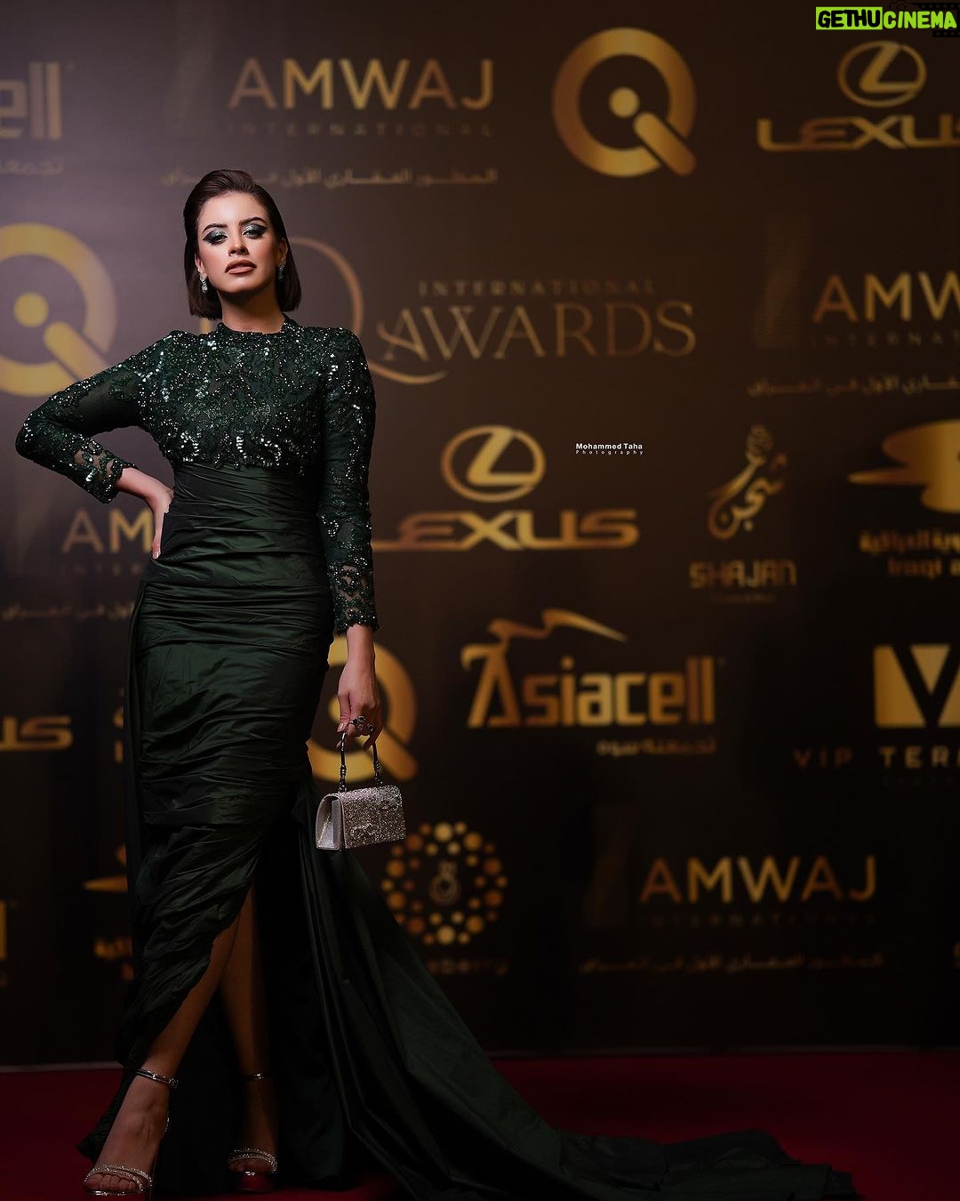 Zahra Habib Instagram - شكرا جزيلا لصاحب فكرة المهرجان للي دعانا للمهرجان للي اهتم بلوكنا بالمهرجان للي صورنا بالمهرجان للي سوا ويانه لقاء بالمهرجان شكرا لانكم خليتونا نعيش لحظات حلوة ❤️ @iraqawards @makeup_by_mema91 @aredocenter @mohammed_taha95