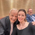 Zahra Habib Instagram - حبيب قلبي اول شخص كان الي الشرف ومثلت وياه وشجعني و وكف ويايه لبارحة شفته بأفتتاح ساحة الاحتفالات وكلي فخور بيج احس الدنيا صارت عسل بهاي الكلمة احبه واحترمه وافتخر انوا بيومٍ ما وكفت امثل كدامه حبيبي بابا سامي احلى ضحكة واجمل قلب 💚 ساحة الاحتفالات - مسرح المنصور