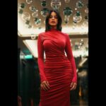 Zahra Habib Instagram - لكل صورة حكاية وكل حكاية بيها جانب زين وجانب شين واني دائما اختار الزين ❤️ @emerald.rest @ramada.sulaymaniyah اشكر نفسي على الشعر والمكياج والفستان وشكرا ايبو (ابراهيم) على الصور ☺️