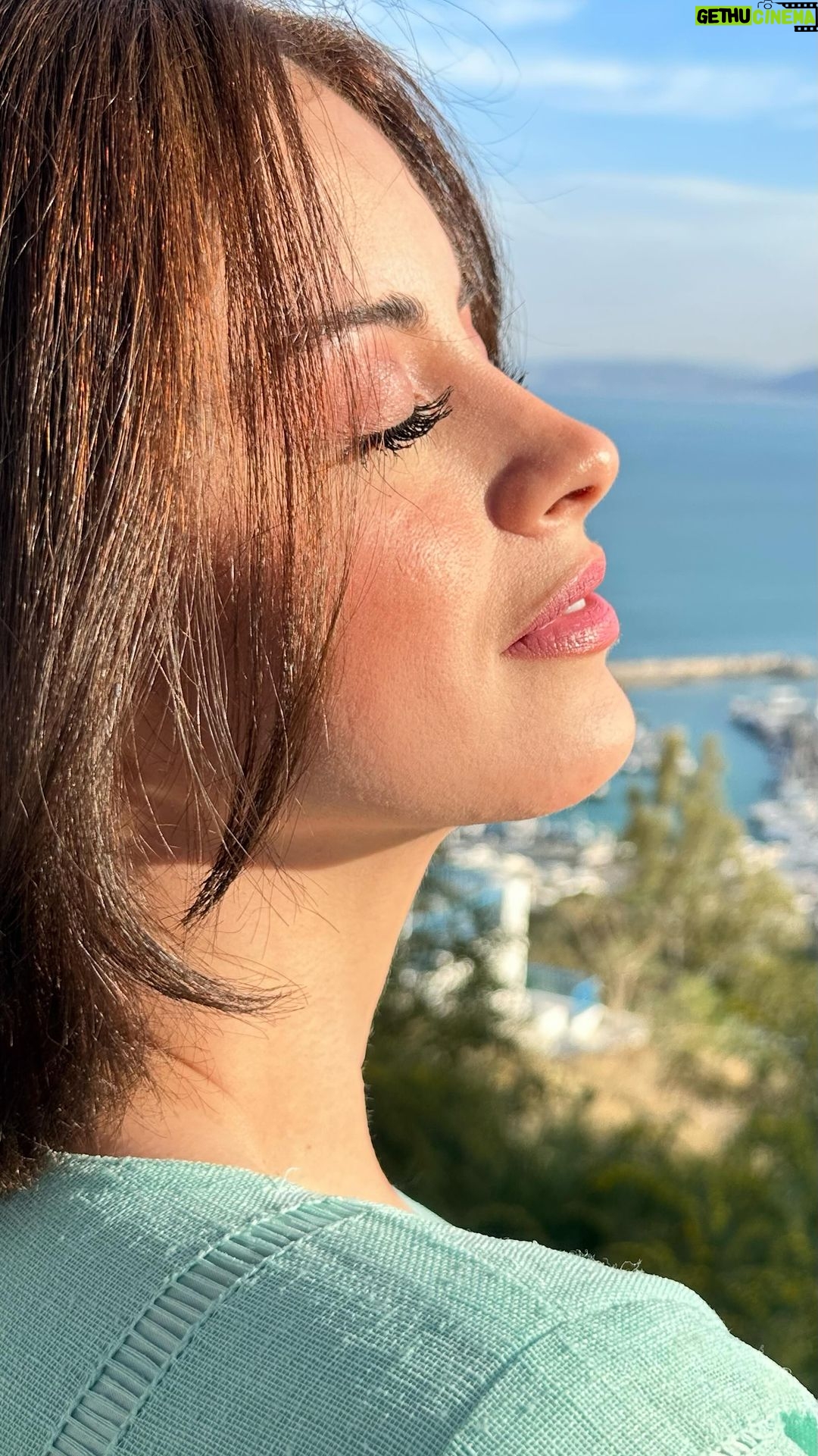 Zahra Habib Instagram - جولة سريعة في سيدي بوسعيد او مثل ما احنا نكلها سيدي بو #تونس #العراق #زهراء_حبيب