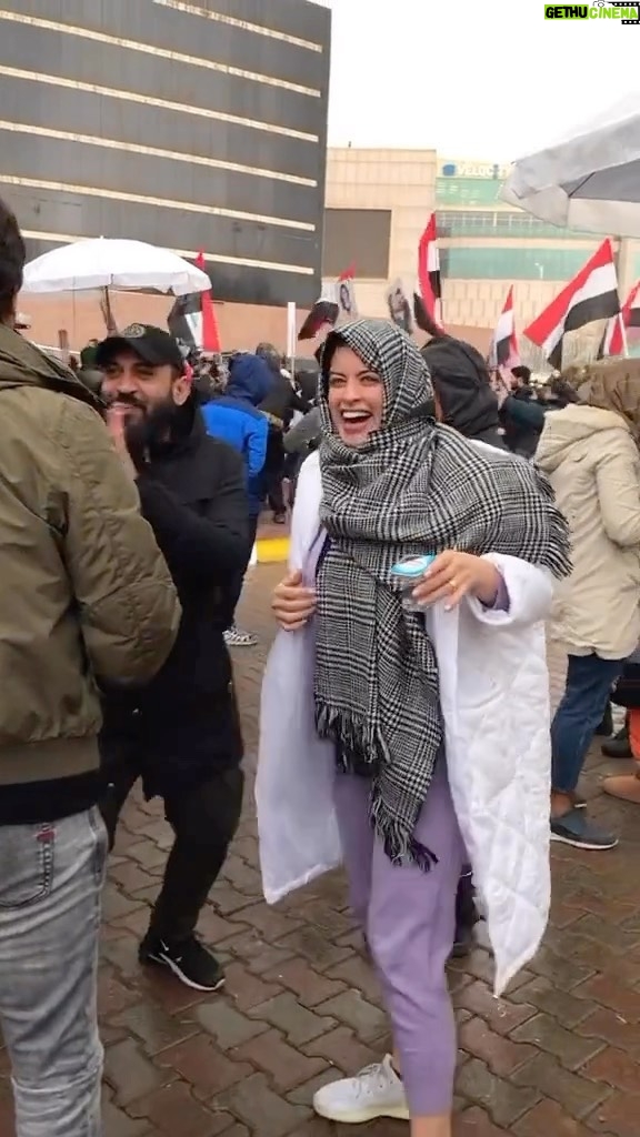 Zahra Habib Instagram - ناس ملتهية بالتصوير والاكشن وزهراء الحماس عندها مليار… #اقتحام #زهراء_حبيب #مهند_ابو_خمرة