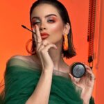 Zahra Habib Instagram - زهورة من تندفع وهي دتاخذ صورة 😂 اني وانتوا ولازوردي 🧡 @lazurdemakeup