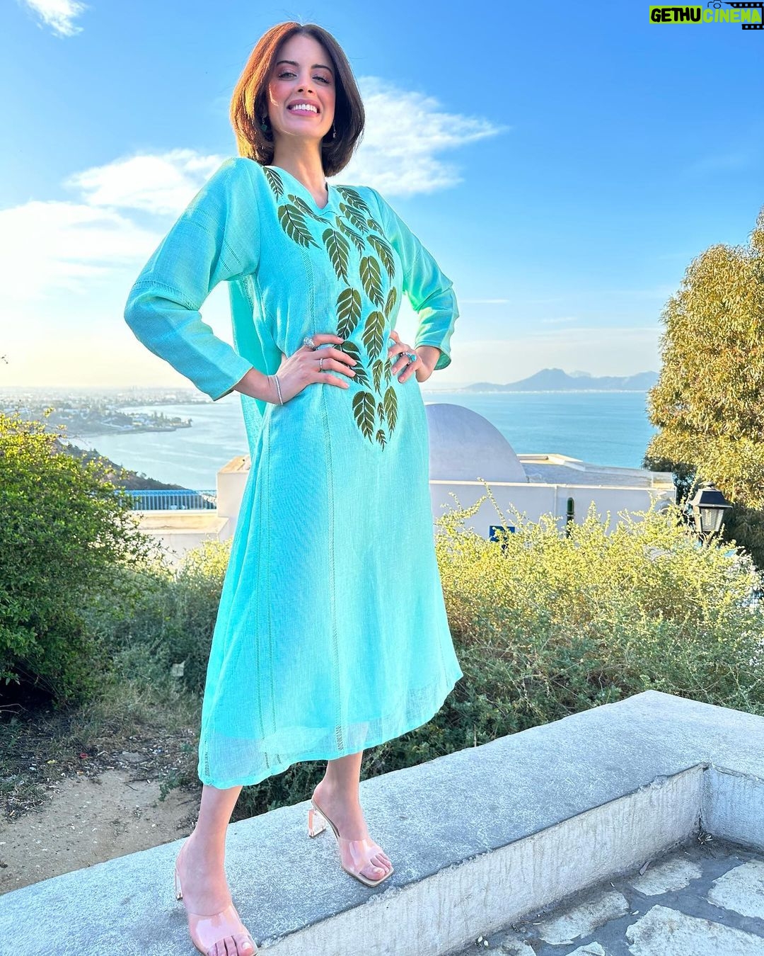 Zahra Habib Instagram - يا هلا بيكم بحبية روحي تونس وتحديداً سيدي بوسعيد تحية حب من تونس الخضراء الى العراق العظيم 😍🇹🇳🇮🇶