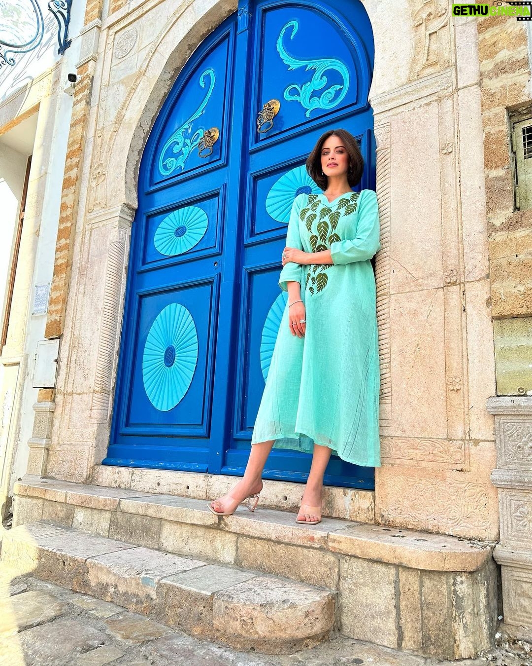 Zahra Habib Instagram - يا هلا بيكم بحبية روحي تونس وتحديداً سيدي بوسعيد تحية حب من تونس الخضراء الى العراق العظيم 😍🇹🇳🇮🇶